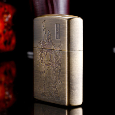 Vỏ Hột Quẹt Bật Lửa Xăng Đá Zorro Z9864A Họa Tiết Quan Công - Dùng Xăng Bấc Đá Cao Cấp