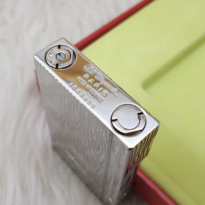 Vỏ Hột Quẹt Bật Lửa Upon Gas Đá Supper D149B Họa Tiết Hoa Văn Vân Sóng Dọc Màu Bạc - Dùng Gas Đá Cao Cấp