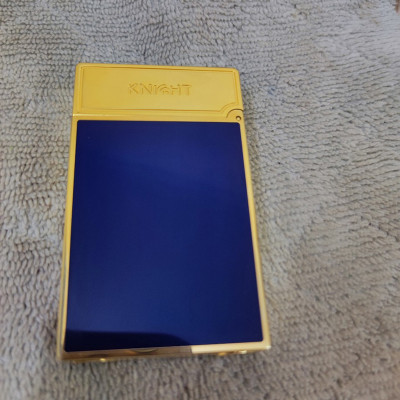 Vỏ Hột Quẹt Bật Lửa Gas Đá KNIGHT 2 Mộc Đáy Ốp Sơn Mài Xanh Họa Tiết Kỵ Sỹ La Mã Cực Đẹp