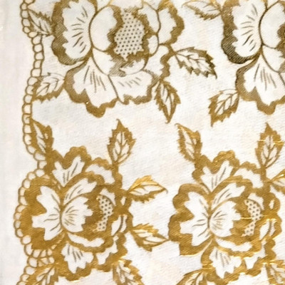 Khăn trải bàn PAULEE WLG-751 hoa văn nhũ vàng (152cm x 228cm)