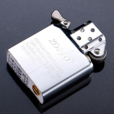 Vỏ Hột Quẹt Bật Lửa Xăng Đá Zorro Z9864A Họa Tiết Quan Công - Dùng Xăng Bấc Đá Cao Cấp