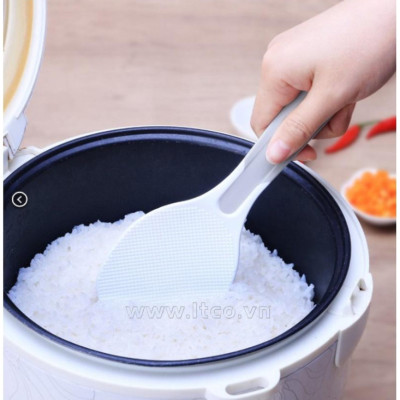 Combo muôi xới cơm chống dính, kháng khuẩn + bộ 2 chiếc dĩa nhựa - nội địa Nhật Bản ( giao màu ngẫu nhiên )