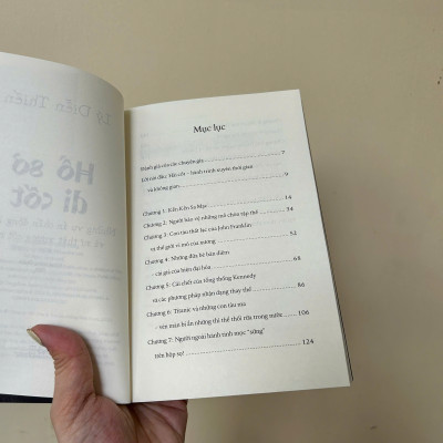 Sách - Hồ sơ di cốt (Nhã Nam HCM)