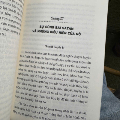 NHÀ TRỪ QUỶ: Diễn Giải Về Ma Quỷ - Những Chiêu Trò Của Satan Và Đạo Quân Thiên Thần Sa Ngã – Nxb Tri Thức
