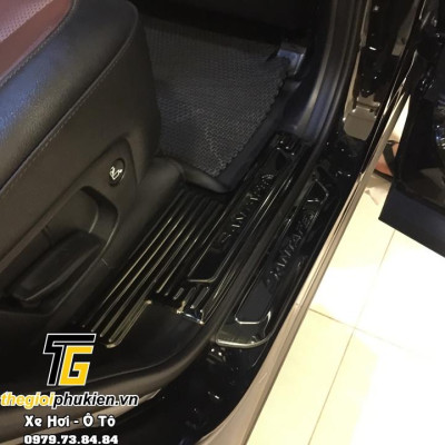 Bộ Ốp bậc cửa, Nẹp bước chân Hyundai Santafe 2021 - Mẫu Titan