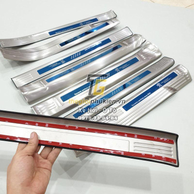 BỘ SẢN PHẨM Nẹp bước chân và ốp chống trầy cốp Peugeot 5008 - Mẫu Inox