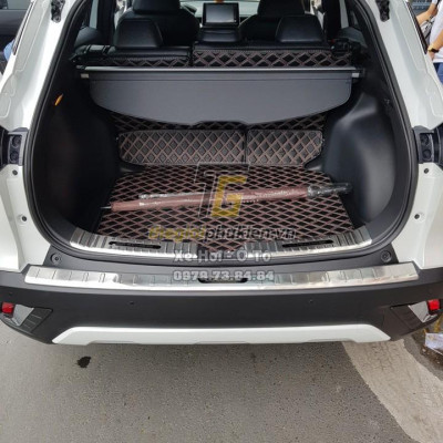 Bộ ốp chống trầy bậc cốp Toyota Corolla Cross 2020 – Mẫu INOX
