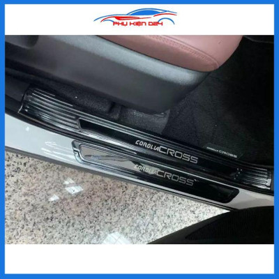 Bộ nẹp bước chân trong ngoài vân Cacbon xe Corolla Cross 2020 chống trầy làm đẹp ô tô