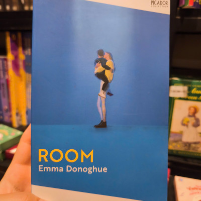 Sách - Room by Emma Donoghue - Fiction /Book Club - English Book