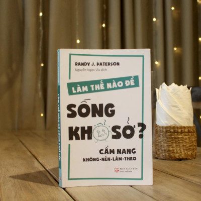 Sách: Làm Thế Nào Để Sống Khổ Sở? Cầm nang không nên làm theo - TSKN