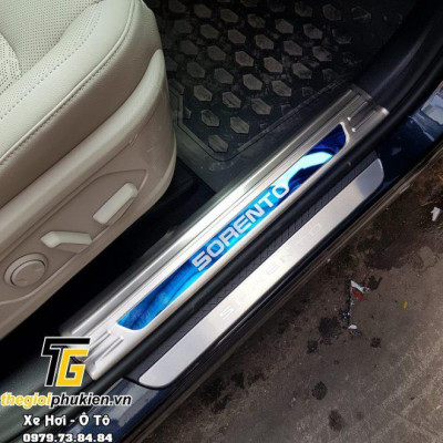 Bộ Ốp bậc, Nẹp bước chân Kia Sorento 2021 - Mẫu INOX