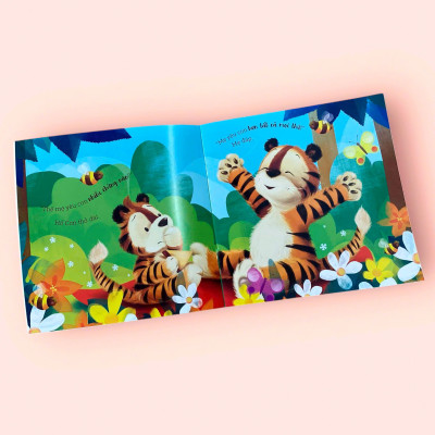 Combo Sách ILOVE - Tớ Yêu Bố Tớ - Tớ Yêu Mẹ Tớ - Mẹ Yêu Con Hơn Cả- Cẩn Thận, Bé Con- Mơ Đẹp Nhé, Mẹ Yêu Con (Trọn bộ 5 cuốn)