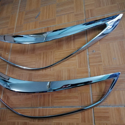 Bộ ốp viền đèn Pha mạ crom dành Cho xe Hyundai Accent 2018-2019