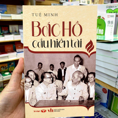 Bác Hồ Cầu Hiền Tài