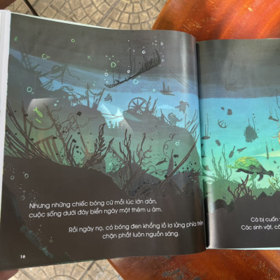 CHIẾC BÁNH RONG BIỂN CUỐI CÙNG – hãy trở thành người hùng của đại dương (song ngữ Anh – Việt) – bìa cứng in màu toàn bộ - Hà Giang Books