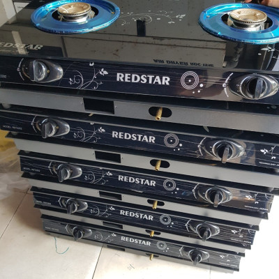Bếp Gas Đôi Mặt Kính Chén Nhôm RedStar - Tặng bộ van dây tự đông -Màu Ngẫu nhiên Hàng Chính Hãng