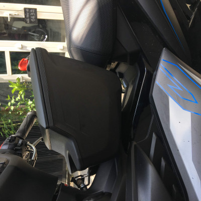 Thùng giữa Givi G10N kèm bát gắn cho xe Exciter 150, thùng giữa Exciter 150