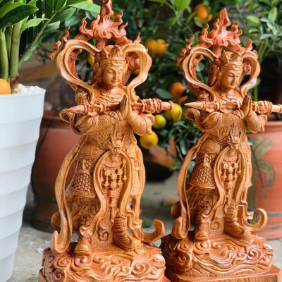 Tượng hộ pháp bằng gỗ hương đá liền khối kt cao 50×18×14cm