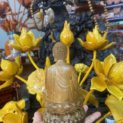 Tượng phật adi đà mini để ôtô ,bàn làm việc ,bàn học,láp tốp ...bằng gỗ bách xanh thơm nức kt cao 15×9×8cm  