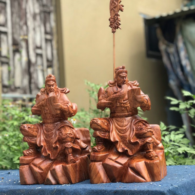 Tượng quan công đọc sách bằng gỗ hương kt cao 40×22×18cm