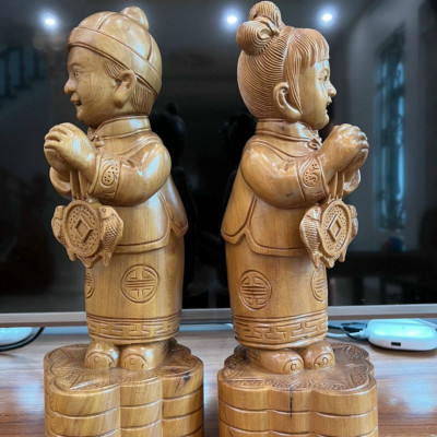 Cặp tượng tiểu đồng chúc phúc trang trí phòng khách bằng gỗ bách xanh thơm phức kt cao 40×14cm