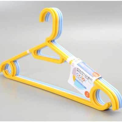 Combo 01 Bộ 05 chiếc móc nhựa treo đa năng Kokubo + 01 Set 20 chiếc kẹp chữ A phơi quần áo Color Cruise (Kokubo)