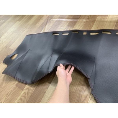 Thảm Taplo Toyota VELOZ Cross da vân carbon chống nóng taplo xe, chống phản chiếu ánh nắng lên kính lái