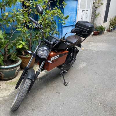 Thùng Givi B27N gắn cho xe máy điện Datbike Weaver 200, thùng Givi B27N và baga gắn cho Weaver200