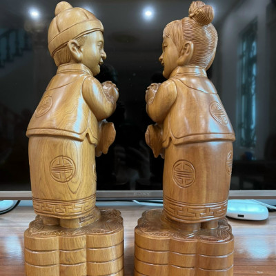 Cặp tượng tiểu đồng chúc phúc trang trí phòng khách bằng gỗ bách xanh thơm phức kt cao 40×14cm