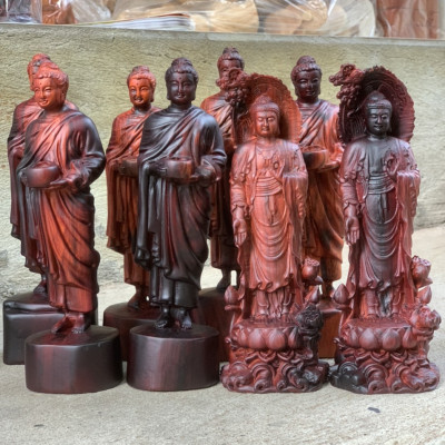 Tượng phật thích ca khất thực bằng gỗ trắc đỏ đen kt cao 20