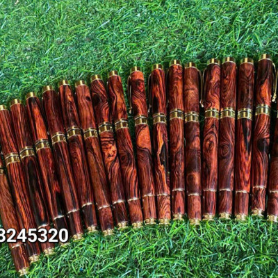 Bút bi viết bằng gỗ sưa bắc đẹp long lanh 
