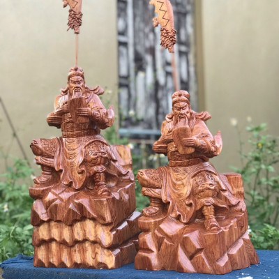 Tượng quan công đọc sách bằng gỗ hương đá kt cao 30cm