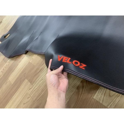 Thảm Taplo Toyota VELOZ Cross da vân carbon chống nóng taplo xe, chống phản chiếu ánh nắng lên kính lái