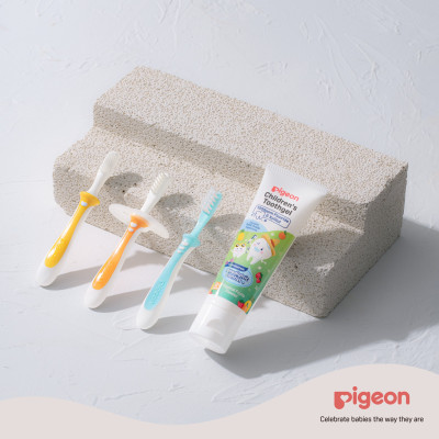 Bàn Chải Đánh Răng Cho Bé Pigeon Bước 1 Vàng (New)