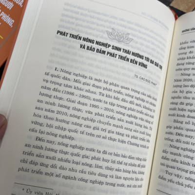 (Boxset trọn bộ 4 tập, bìa cứng) NIÊN GIÁM KHOA HỌC NĂM 2022:Tập I - Những vấn đề về chính trị; Tập II...