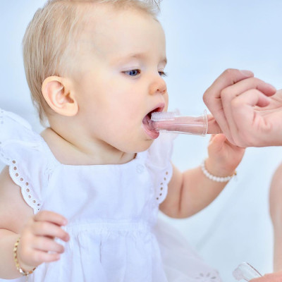 Bộ bàn chải và rơ lưỡi xỏ ngón silicon cho bé Marcus & Marcus, từ sơ sinh