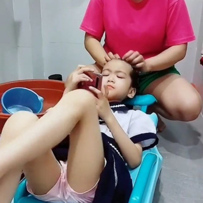 Ghế Gội Đầu Cho Bé Có Tay Vịn Cho Bé - Giao Màu Ngẫu Nhiên