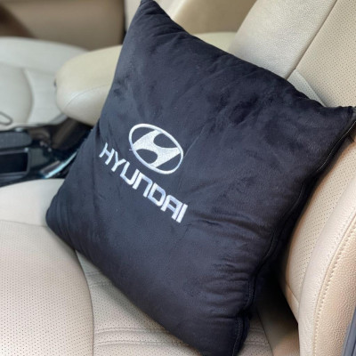 Gối và chăn (mền) 2 trong 1 (logo Hyundai) - Sử dụng làm tựa lưng chăn đắp văn phòng hoặc ô tô tiện dụng chất lông tuyết
