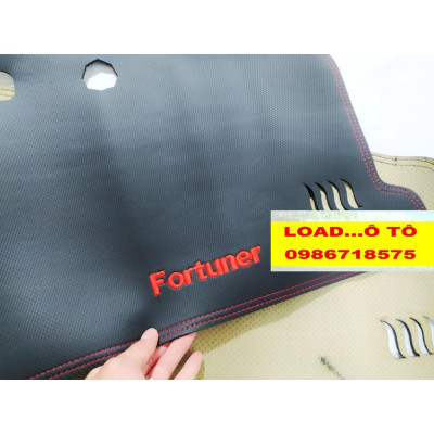Thảm Taplo Chống Nắng Xe Toyota Fortuner 2022-2017 Da Vân Carbon, Nhung Lông Cừu Non Cao Cấp