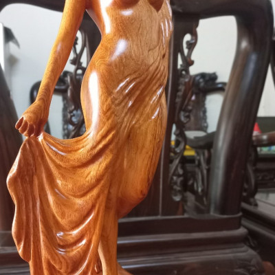 Tượng chân dung nghệ thuật cô gái thiếu nữ bán hỏa thân bằng gỗ hương đá kt cao 50×17×13.5cm  