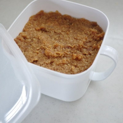 Hộp đựng bảo quản nắp mềm có tay cầm tiện lợi màu trắng ( dung tích 800ML ) - Hàng nội địa Nhật Bản.