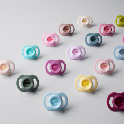 COMBO Ty Ngậm Silicon Siêu Nhẹ Tommee Tippee Ultra Light 6-18m & Bình Sữa Ty Siêu Mềm Tommee Tippee Natural Start 260ml