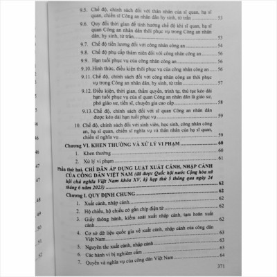 Sách Chỉ Dẫn Áp Dụng Luật Công An Nhân Dân, Luật Xuất Cảnh, Nhập Cảnh Của Công Dân Việt Nam - V2295T