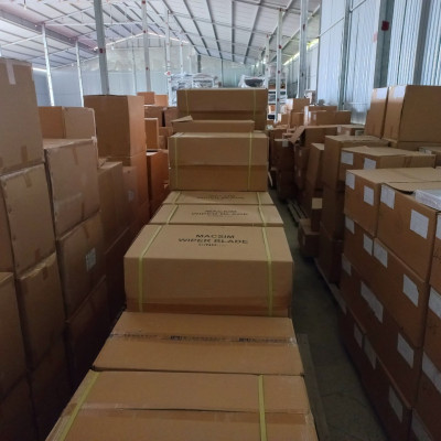 Thảm lót cốp xe ô tô VOLKSWAGEN TIGUAN (2009-2016) nhãn hiệu Macsim chất liệu TPV cao cấp màu đen(047)