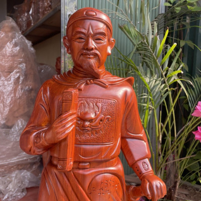 TƯỢNG ĐIÊU KHẮC TRẦN QUỐC TUẤN TRẦN HƯNG ĐẠO VƯƠNG BẰNG GỖ HƯƠNG ĐÁ KT CAO 100×34×24CM