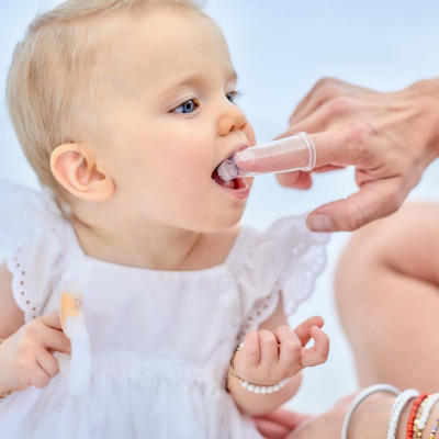 Bộ bàn chải và rơ lưỡi xỏ ngón silicon cho bé Marcus & Marcus, từ sơ sinh