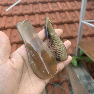 Combo móc treo chìa khoá đón gót giày và lược mini bằng sừng (OTH021) Treo túi xách/ chùm chìa khoá 