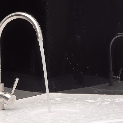 Vòi rửa chén nóng lạnh Inox SUS 304 nguyên khối Eurolife EL-KM09 (Trắng vàng)