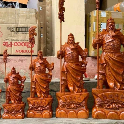 Tượng quan công cầm đao đứng trên gốc cây tùng kt cao 60