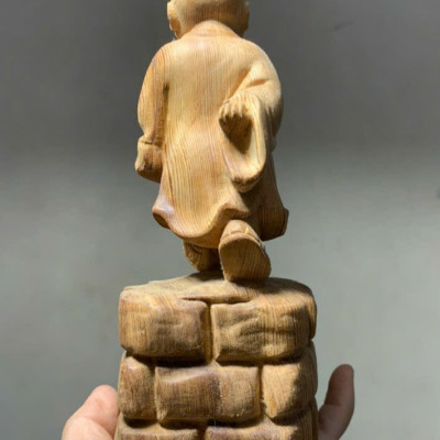 Tượng chú tiểu thong dong bằng gỗ ngọc am thơm nức kt cao 20×8×7cm 